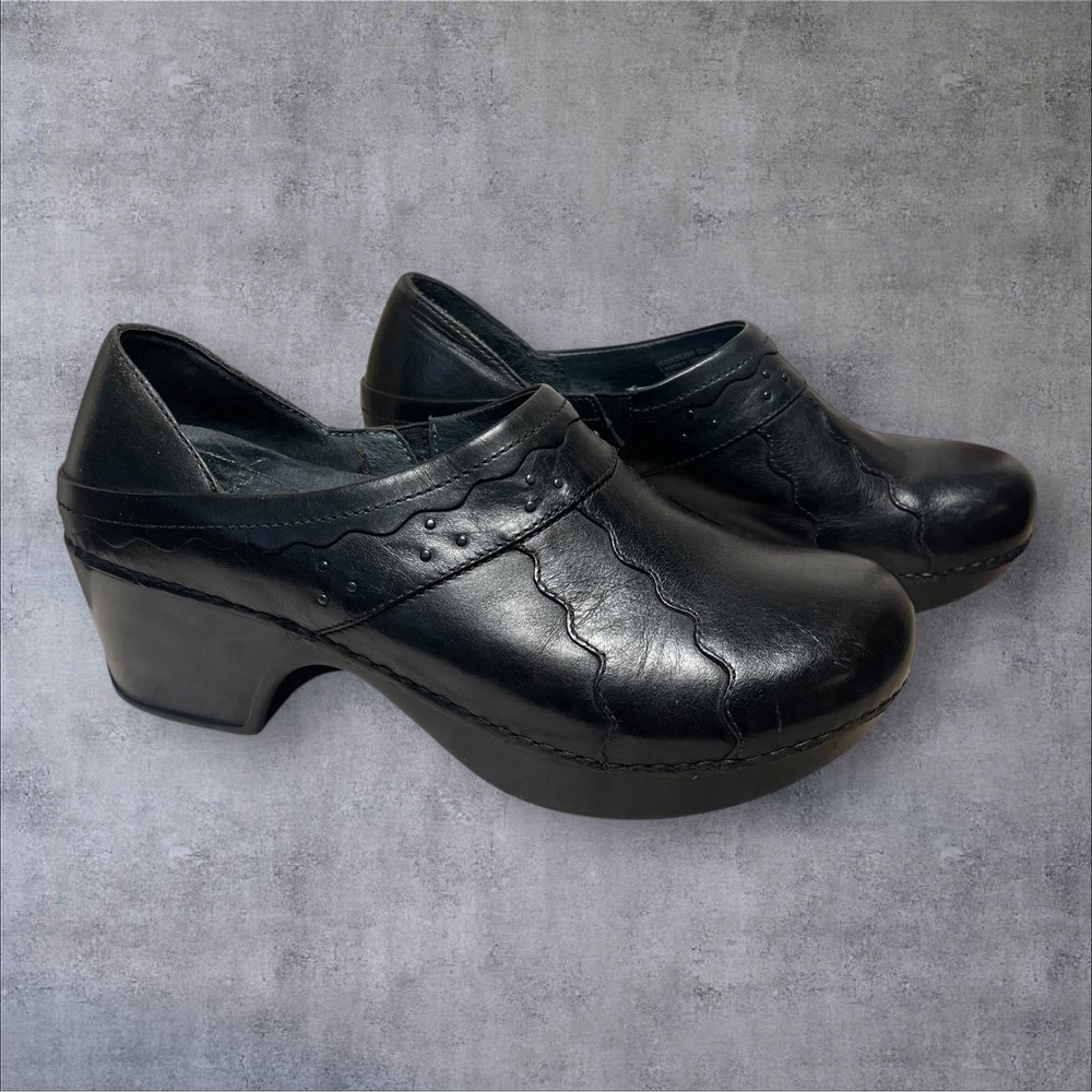 Dansko Hailey Scalloped Black Leather Studded Slip On Clogs Women 40 US 9.5